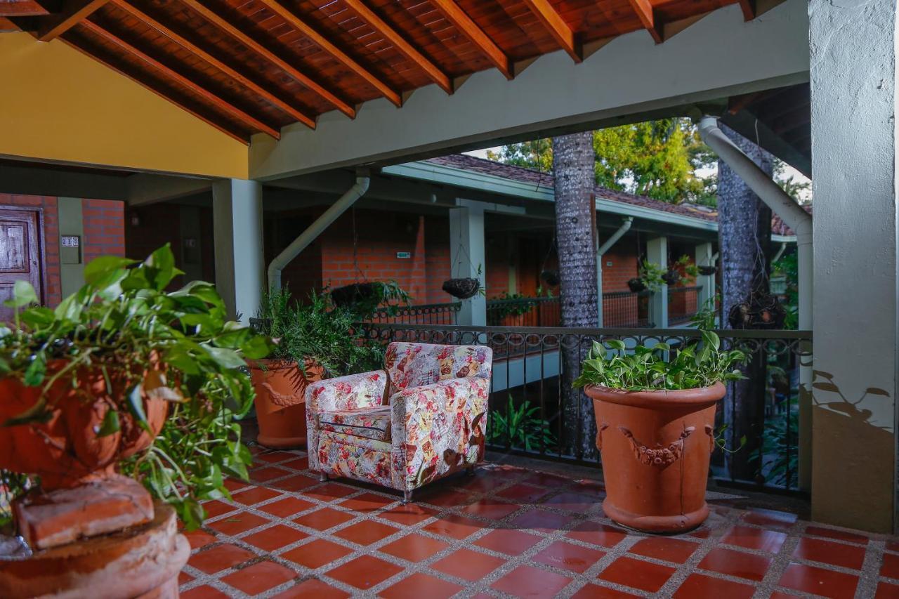 Hotel Y Restaurante Meson Del Gitano Каукасия Экстерьер фото