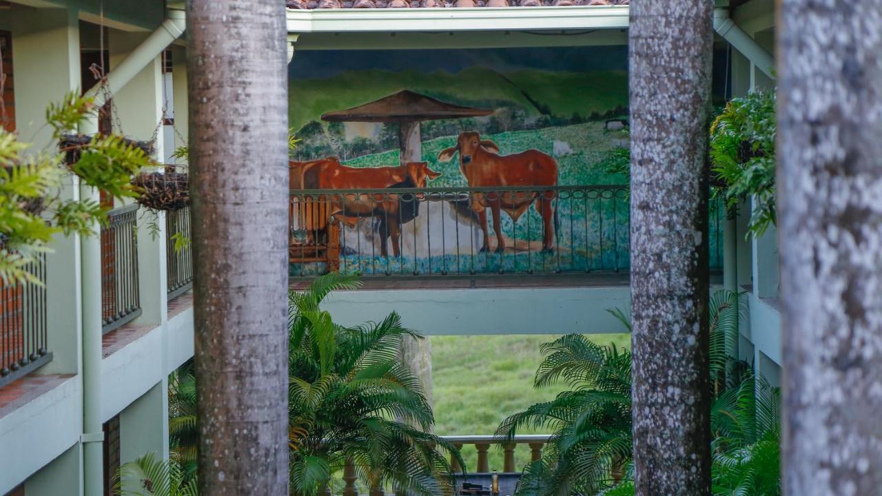 Hotel Y Restaurante Meson Del Gitano Каукасия Экстерьер фото